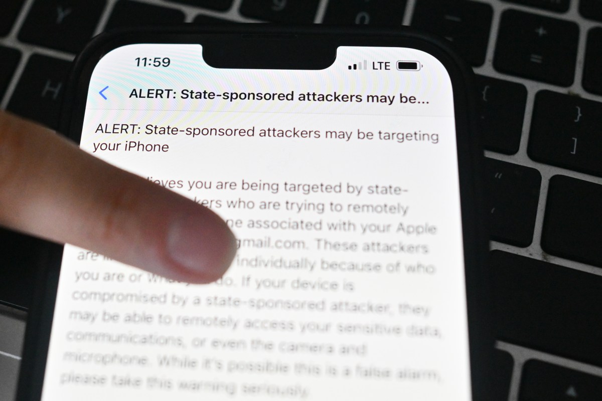 Apple gửi cảnh báo spyware ở 110 quốc gia — chuyên gia nói số người báo về là chưa từng có