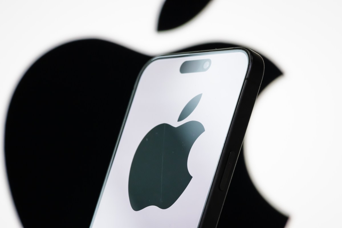 Apple đàm phán trả tiền cho báo chí để nuôi Siri — nhưng trả theo lượt dùng, không trả gói