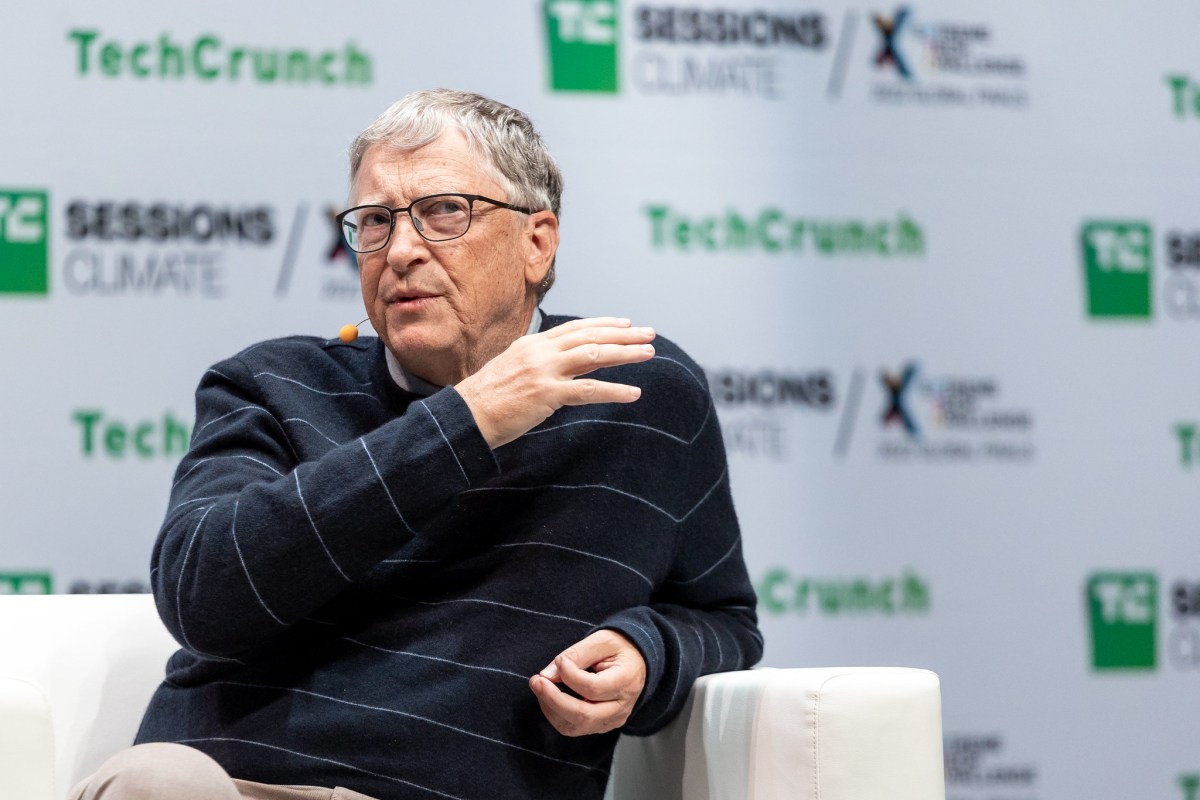 Bill Gates đề xuất thuế robot và nhóm nghề 'chỉ dành cho người' — hai ý tưởng đụng thẳng vào túi tiền các lab AI