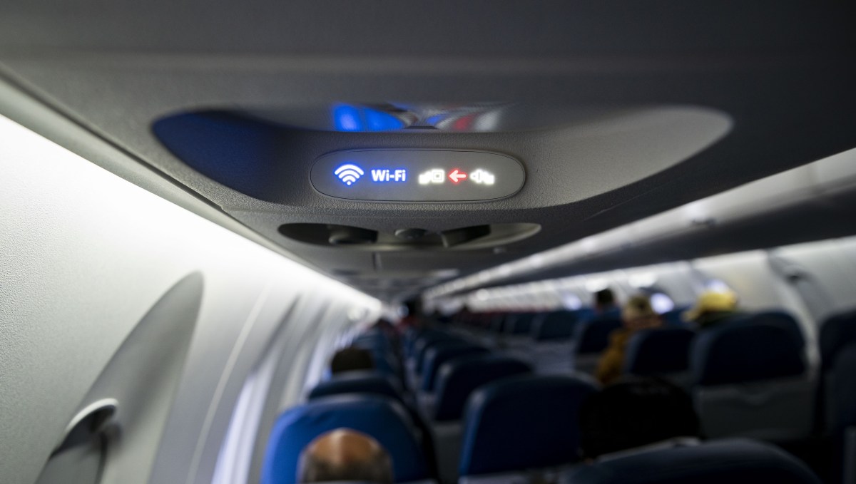 Ai đó dựng Wi-Fi giả giữa chuyến bay Delta — và phi công phải báo về mặt đất