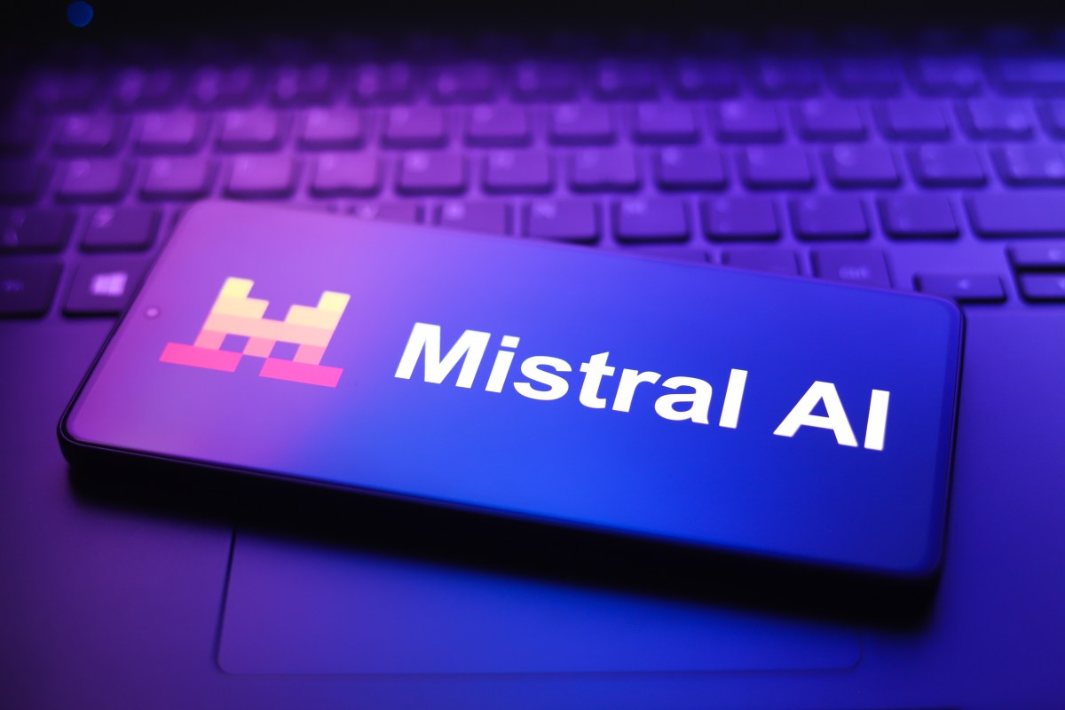 Mistral gọi 3 tỷ euro, Samsung dẫn vòng — châu Âu vừa mua vé vào bàn AI bằng tiền của Hàn Quốc
