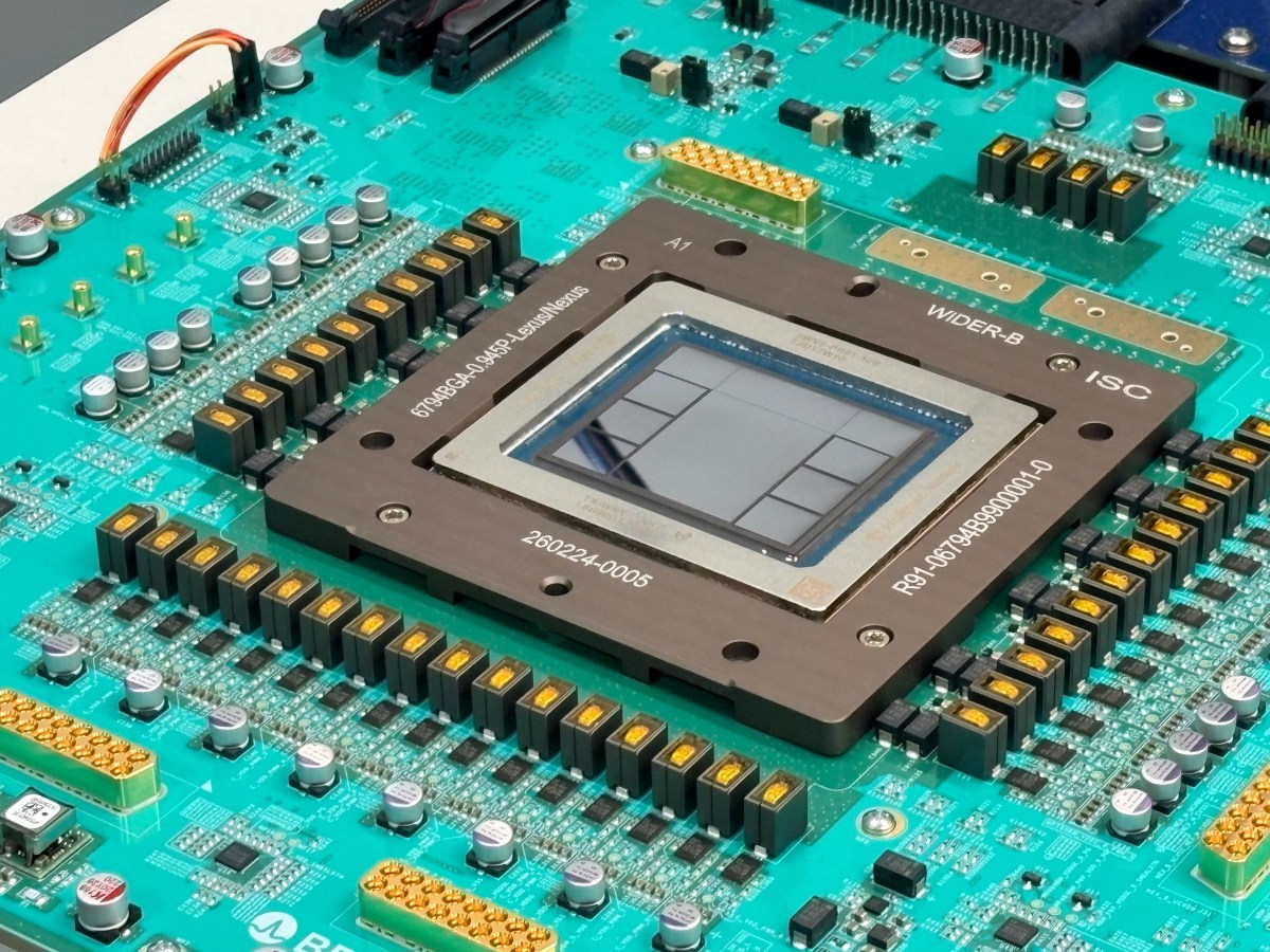 OpenAI công bố benchmark chip Jalapeño — thắng Blackwell trên giấy, nhưng hàng về tận 2027