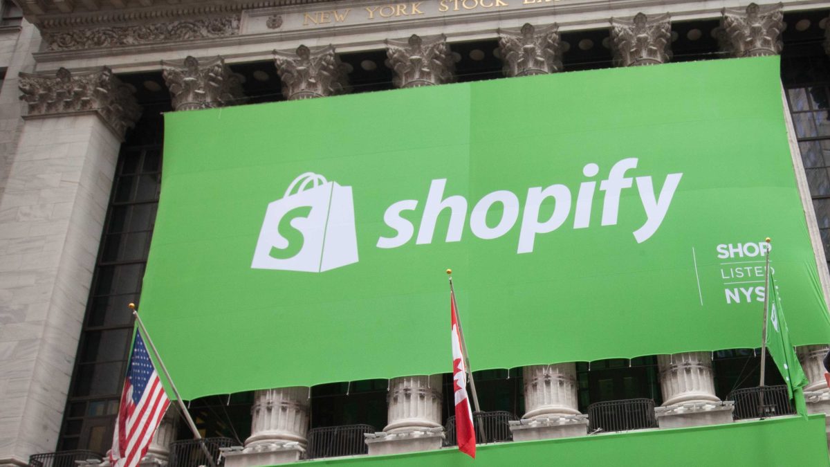 Shopify nói AI search không giết Google mà làm tăng đơn — lượt truy cập từ AI gấp ba sau một năm