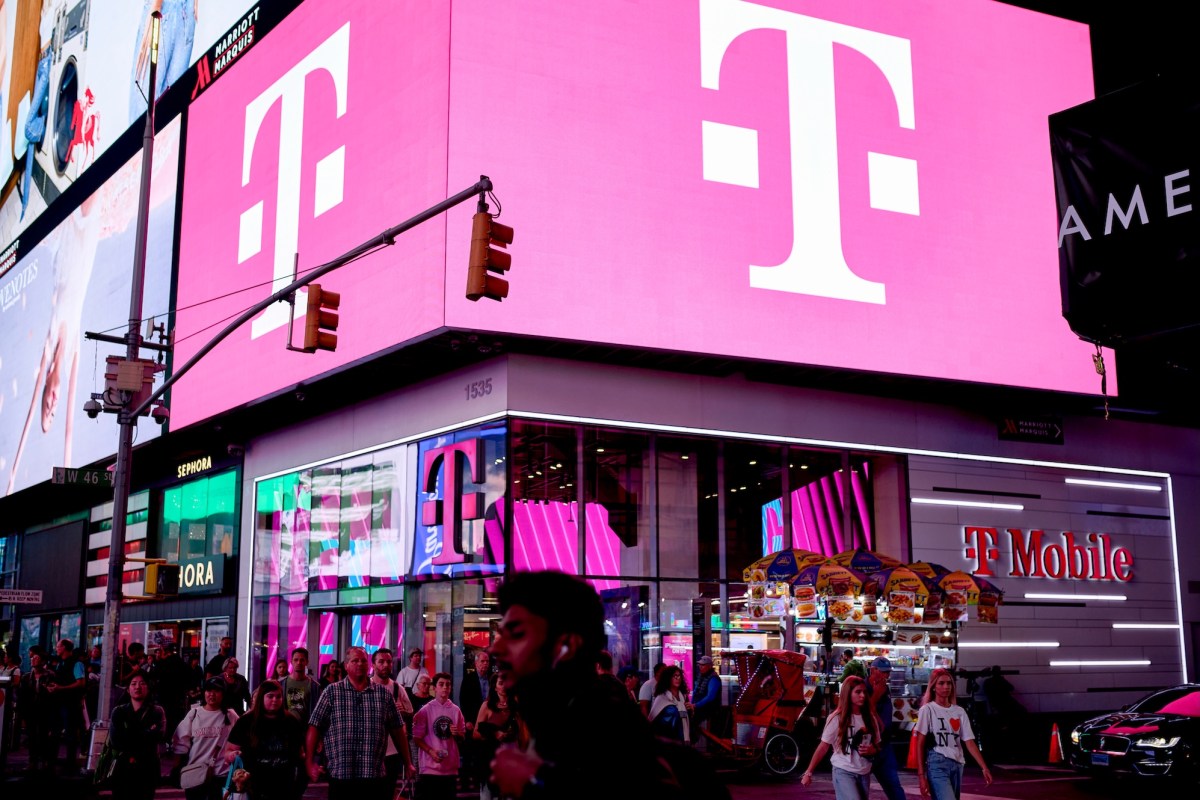T-Mobile đuổi hacker Trung Quốc bằng một cây kéo — đôi khi phòng thủ đỉnh nhất là rút dây