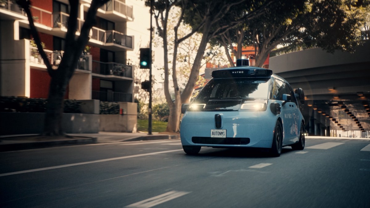 Waymo tự làm chip 5nm cho robotaxi — bí mật nằm ở khúc trước bộ não