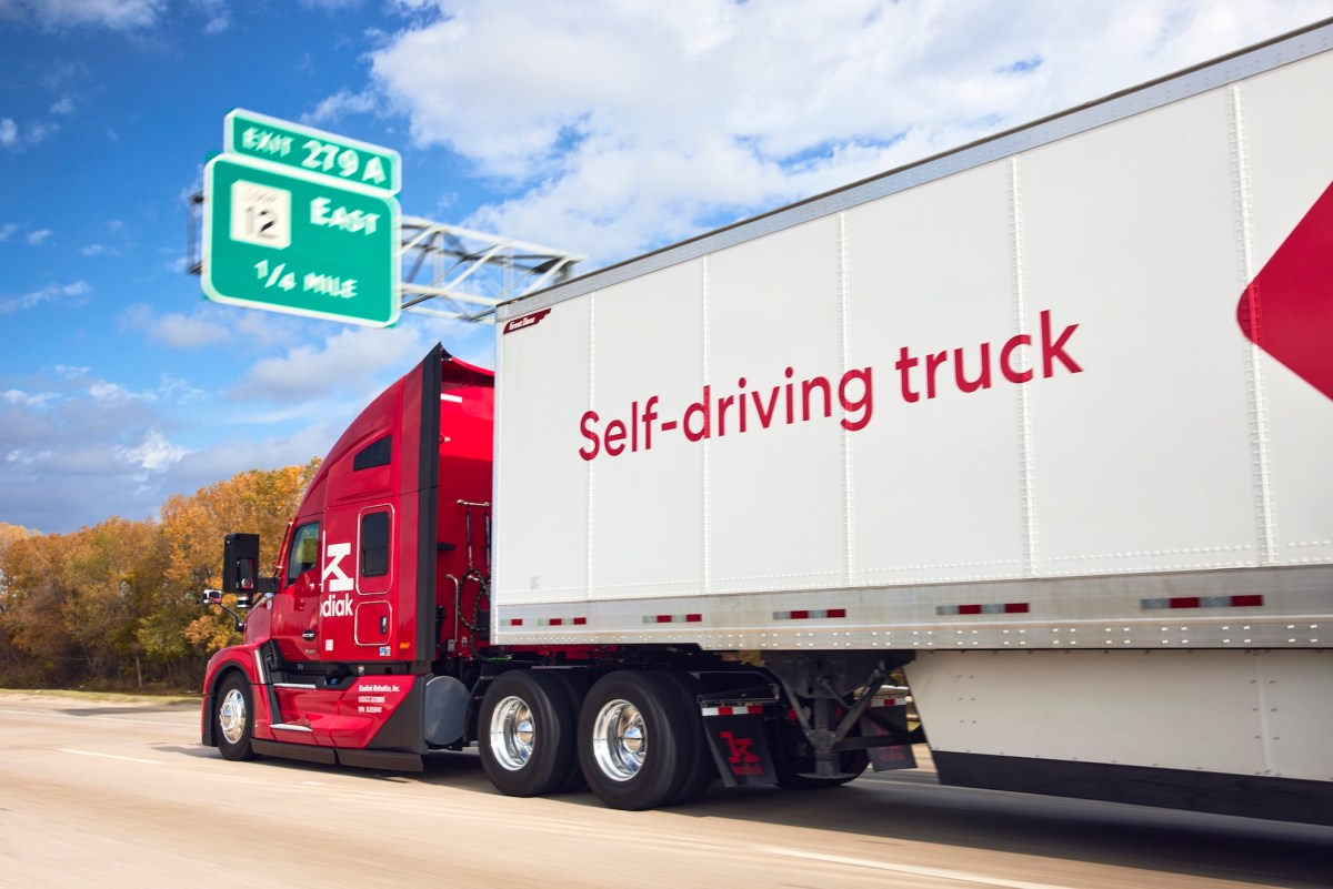 Xe tải tự lái lăn bánh trên cao tốc California — và công đoàn đã kiện